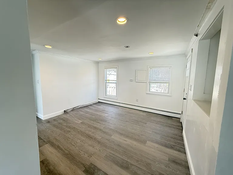 610 Laurelton Blvd #3 — Photo 10