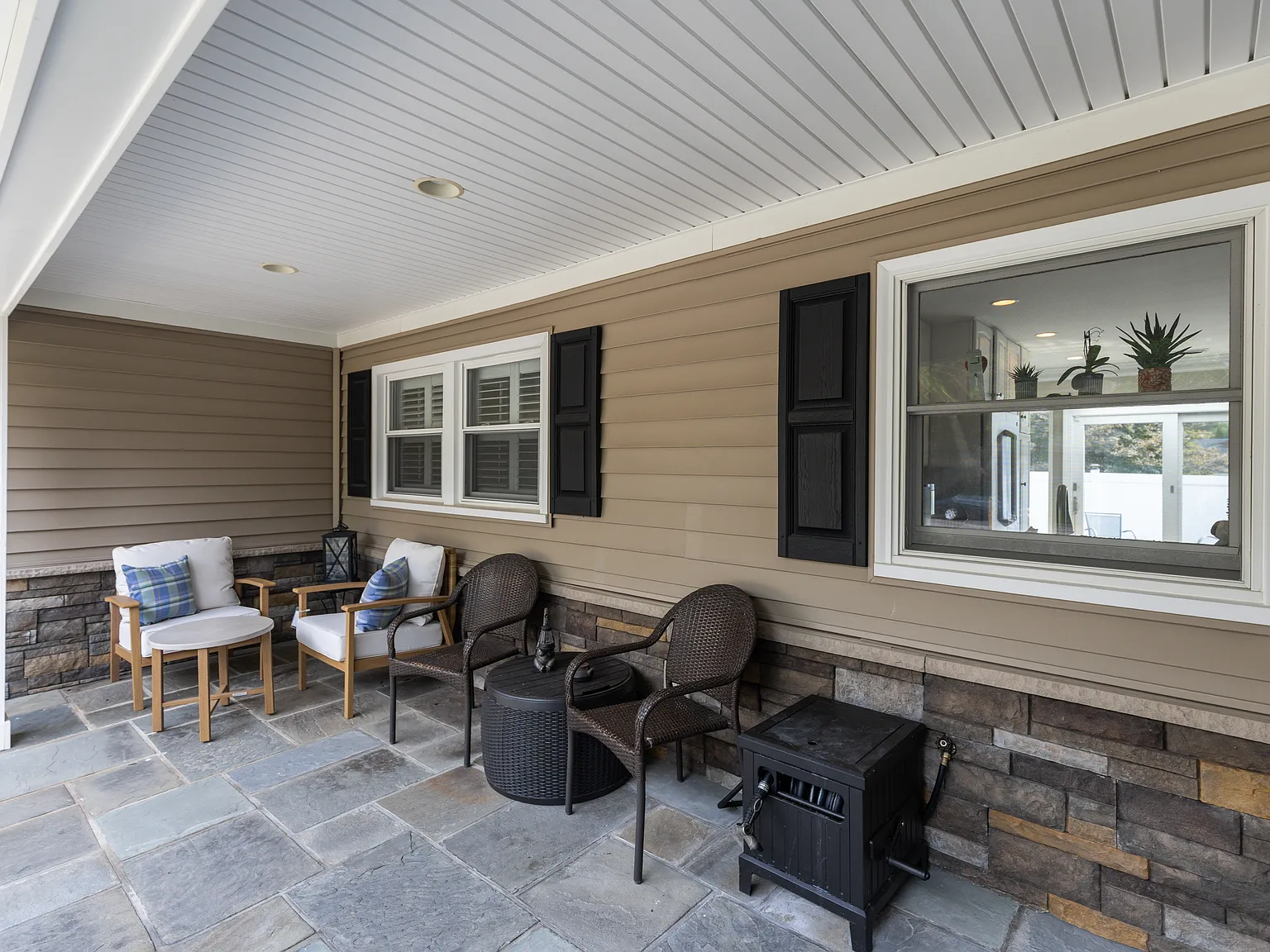 5 bed, 2479 sqft, $4,500 — Photo 4
