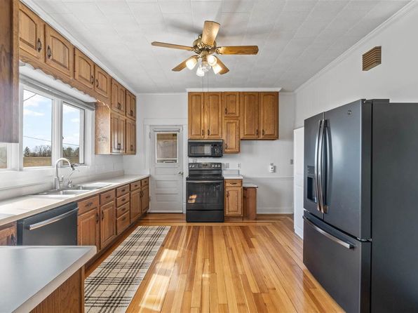 4581 Johnson Cedar Rd SE, West Liberty, IA 52776