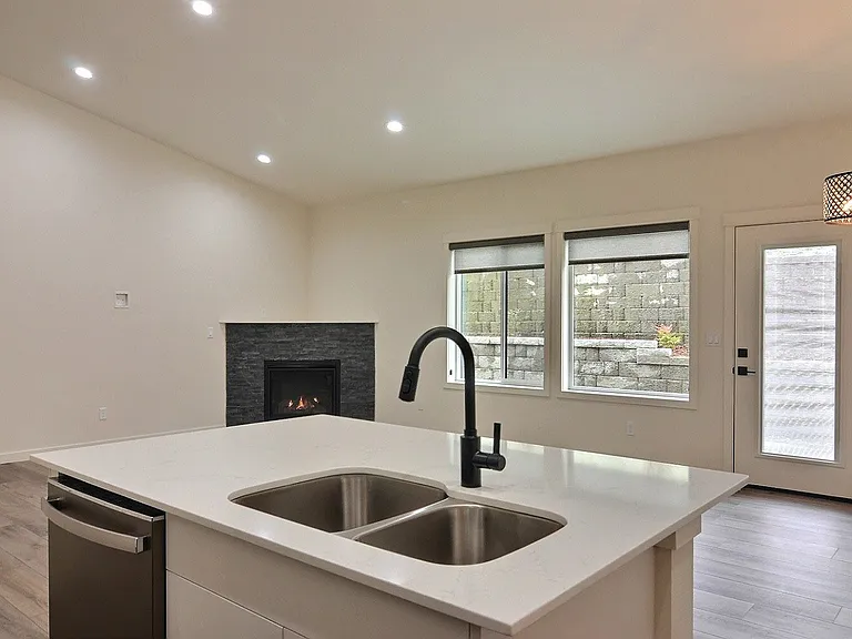 7421 Pioneer Way #7441A — Photo 29