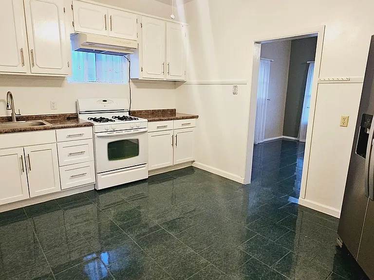 2600 Aurora Ave — Photo 7