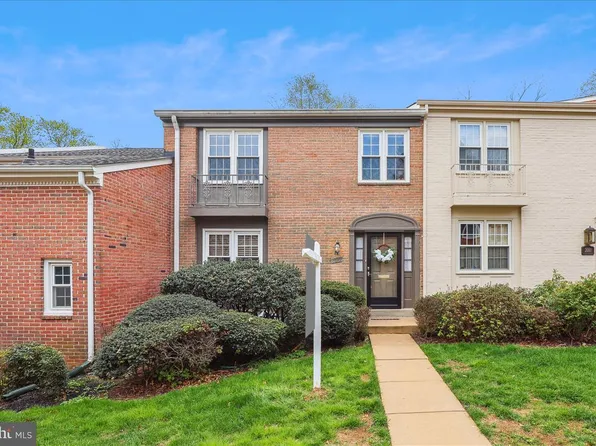 2079 Hopewood Dr, Falls Church, VA 22043