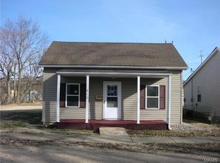 815 S 2nd St, De Soto, MO 63020