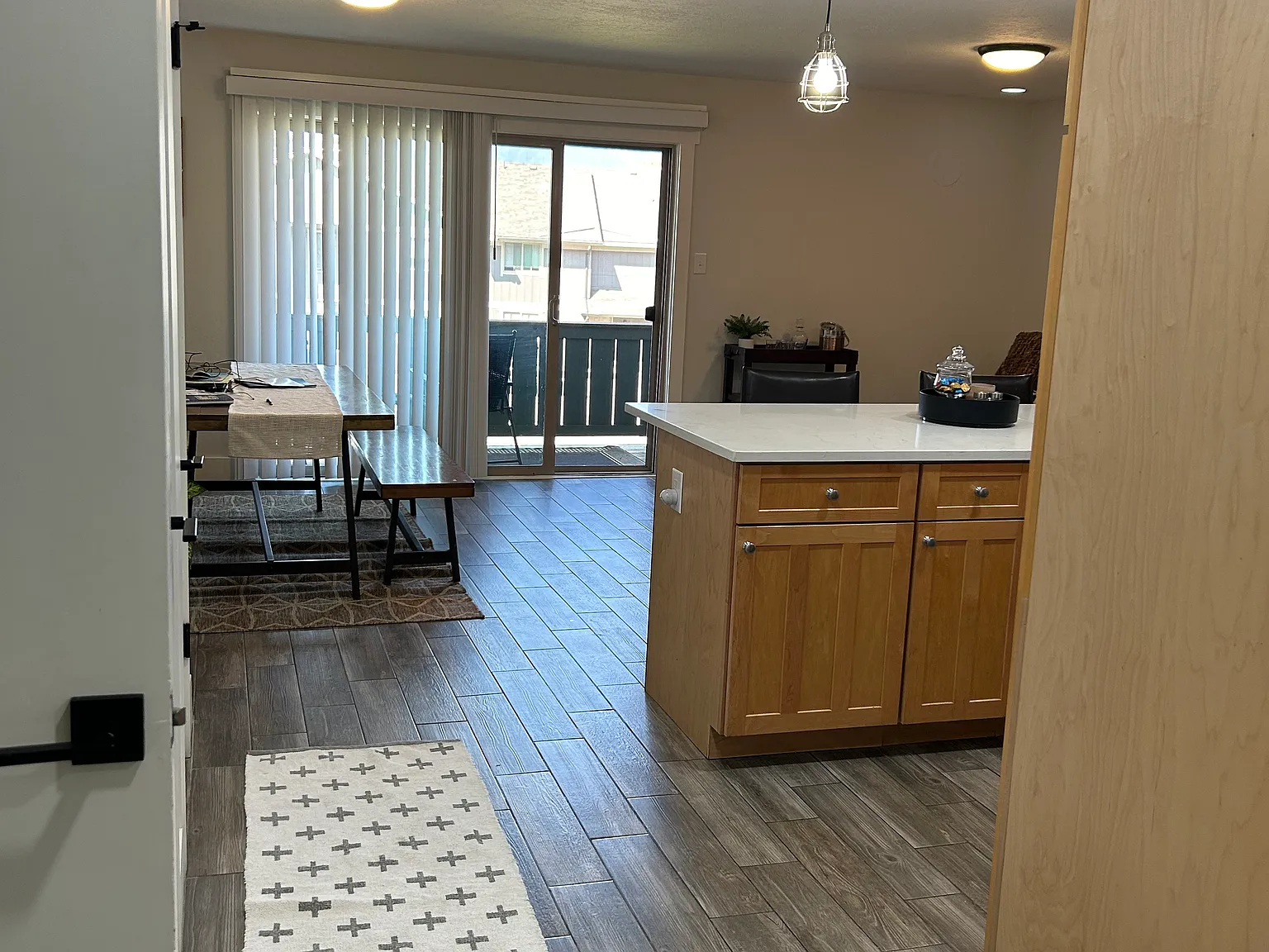 3 bed, 1007 sqft, $3,300 — Photo 4