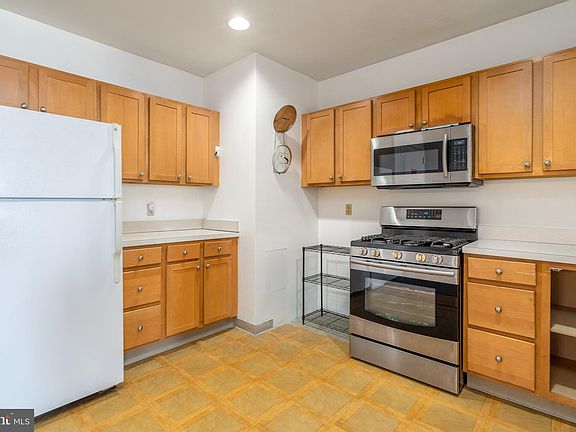 3rd image of 1100 Vine St APT 504