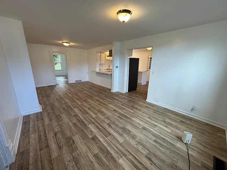 401 3rd Ave S #A — Photo 4