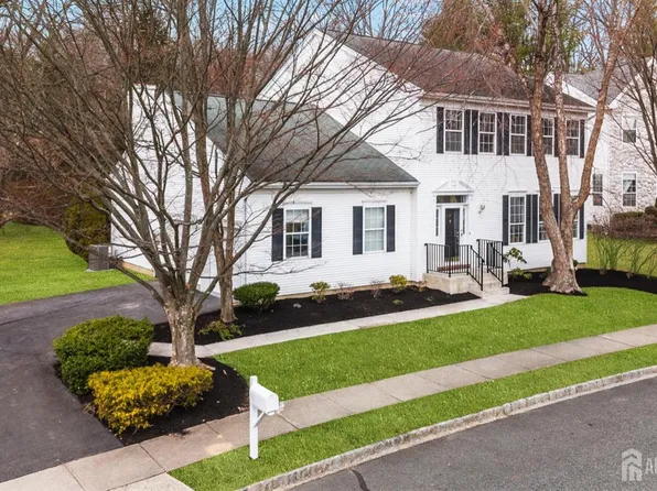 21 Edinburg Ln, East Brunswick, NJ 08816