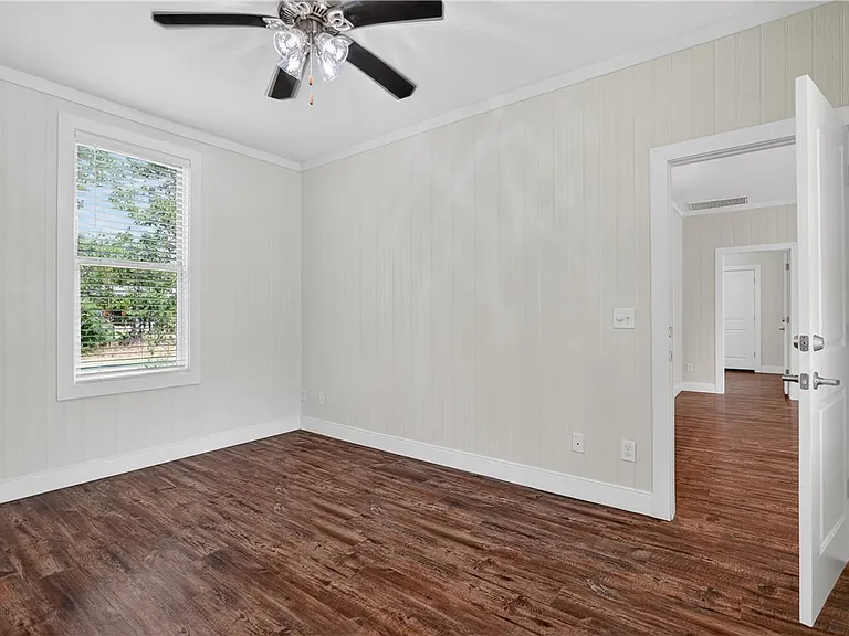 5444 Raymond Stotzer Pkwy — Photo 16