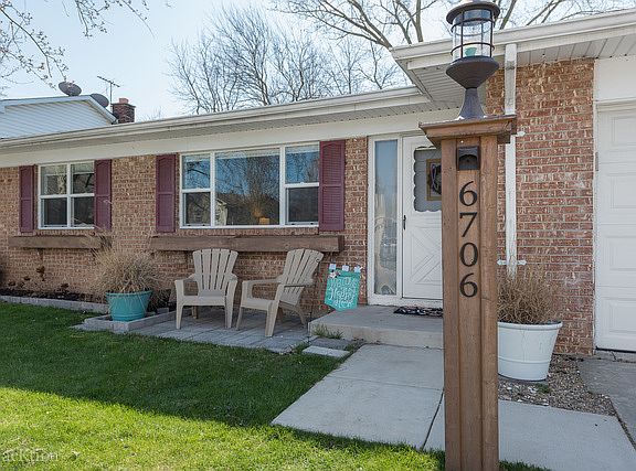 2nd image of 6706 Cherrytree Ave