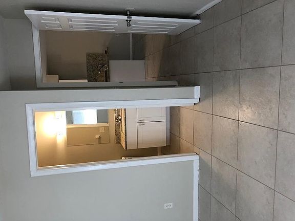 3rd image of 214 SE 16th Pl