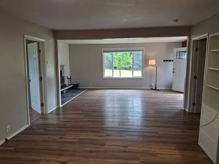 4500 NW McLoughlin Dr — Photo 10