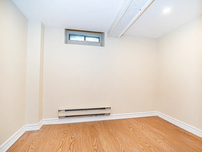 150A Palmerston Ave #A — Photo 7