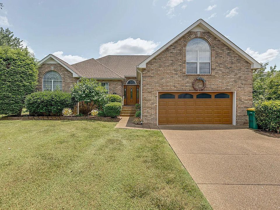 1st image of 3015 Iroquois Dr