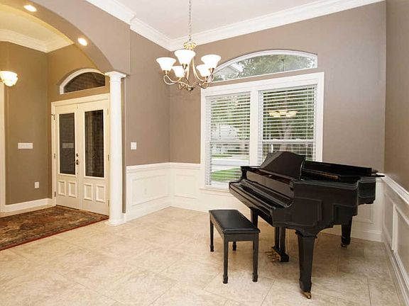 5th image of 834 Coldwater Creek Cir