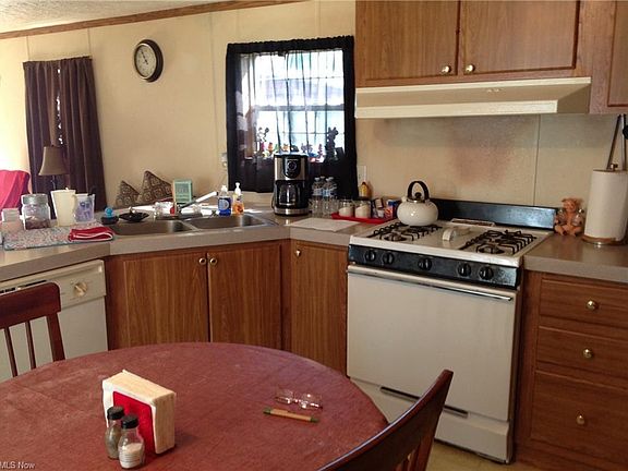 3rd image of 47 Cedarwood Dr