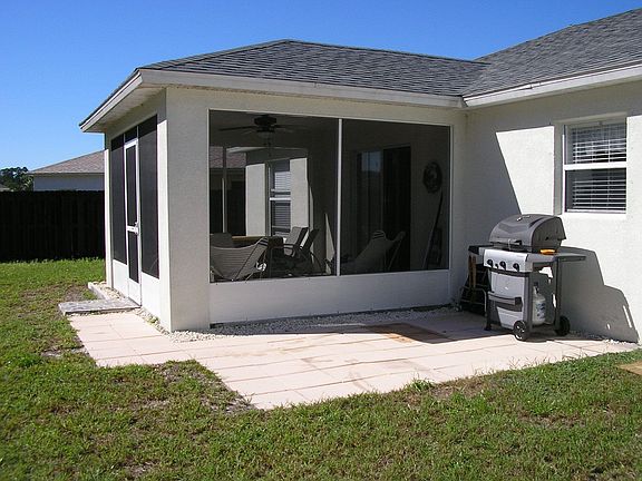 Beautiful, private backyard and porch