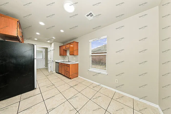 3 bed, 2.0 bath, 1095 sqft, $1,395 — Photo 4