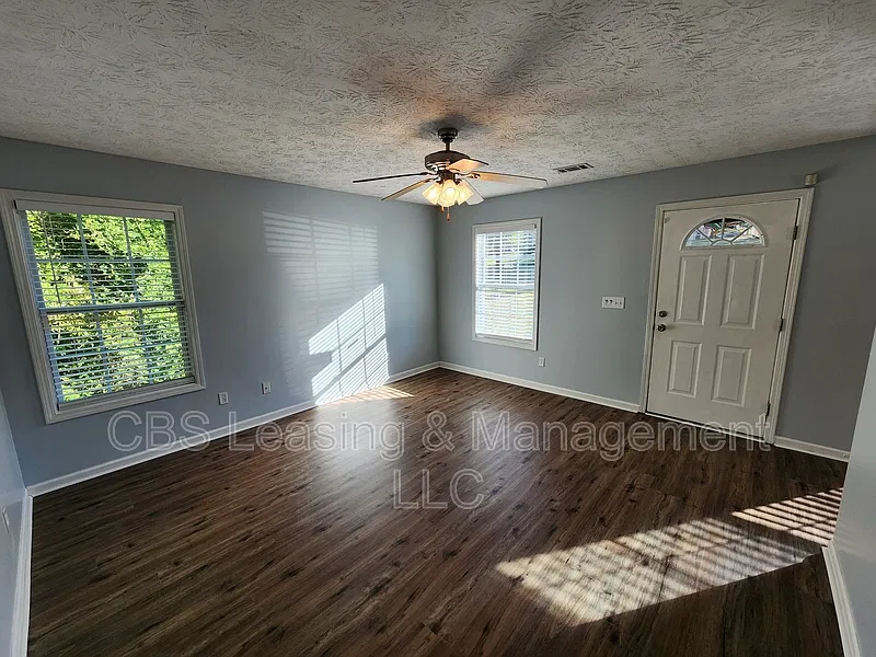 3 bed, 2.0 bath, 1200 sqft, $1,450 — Photo 3