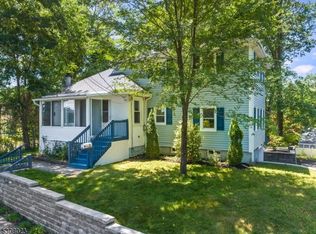 2 Oak Pl, Waldwick, NJ 07463