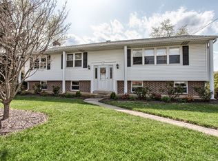 3 Crestline Dr, Manchester, PA 17345