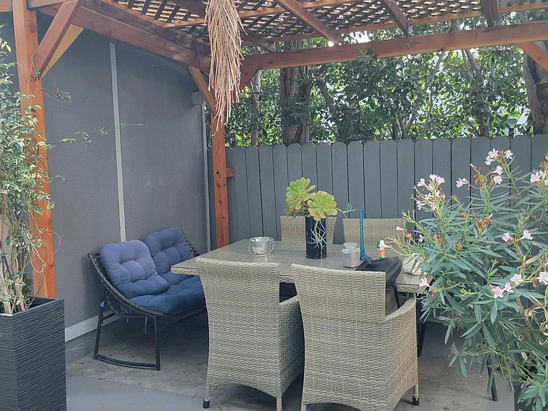 103 N Hayworth Ave — Photo 13