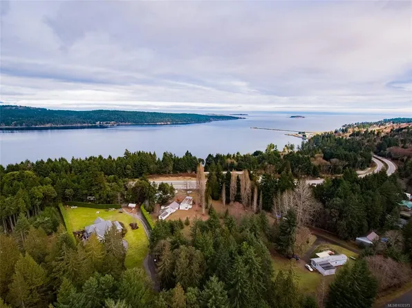 8439 Lisa Ln, Lantzville, BC V0R 2H0