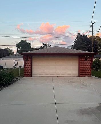 3rd image of 7917 Campbell St