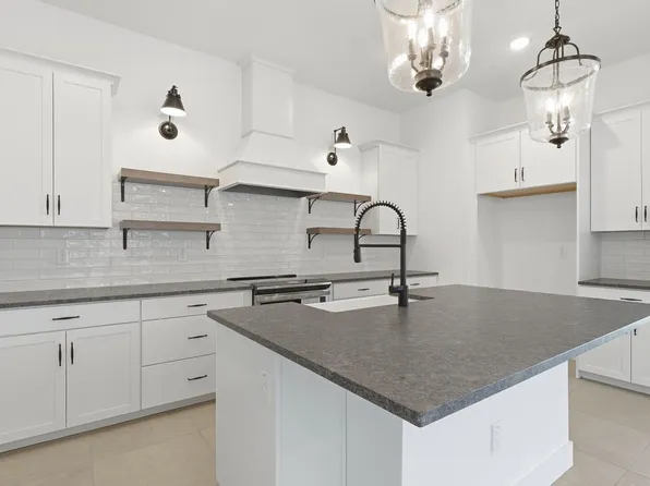 42088 N Tiger Way, San Tan Valley, AZ 85140