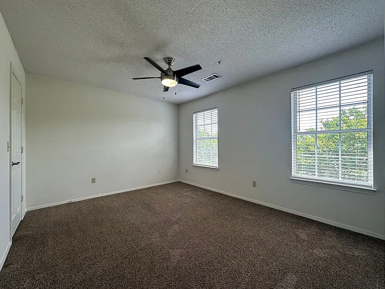 Hamilton at Turman Farms Apartments — Photo 26