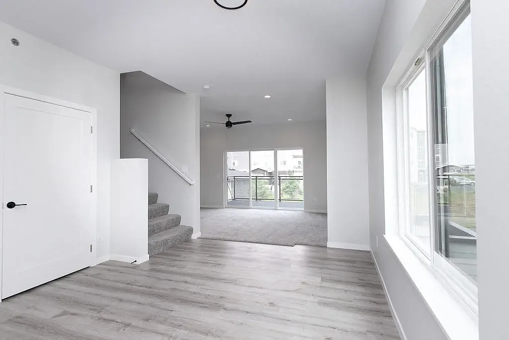 3 bed, 3.5 bath, 2470 sqft, $2,799 — Photo 4