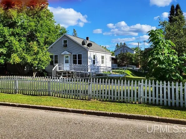 513 South Ave, Kingsford, MI 49802