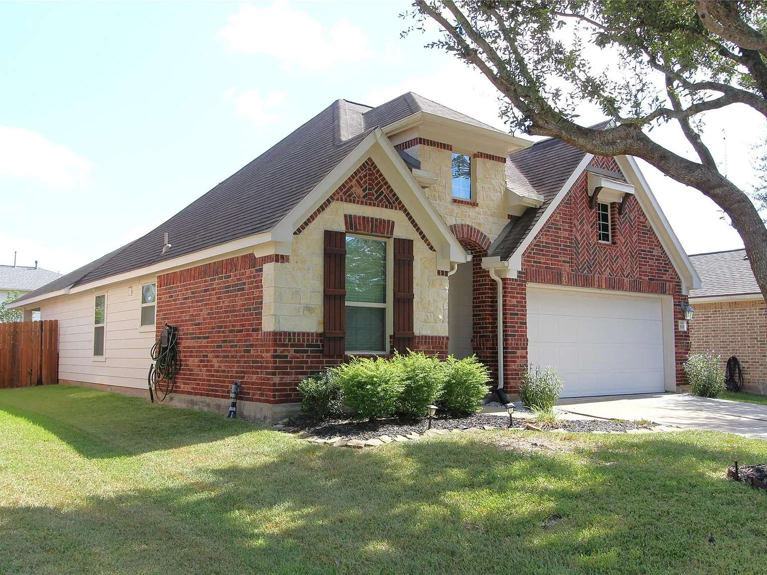 3 bed, 2.0 bath, 1636 sqft, $1,950 — Photo 3