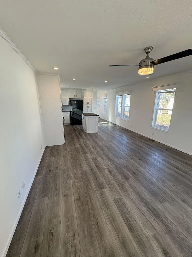 2 bed, 2.0 bath, 991 sqft, $1,428 — Photo 2