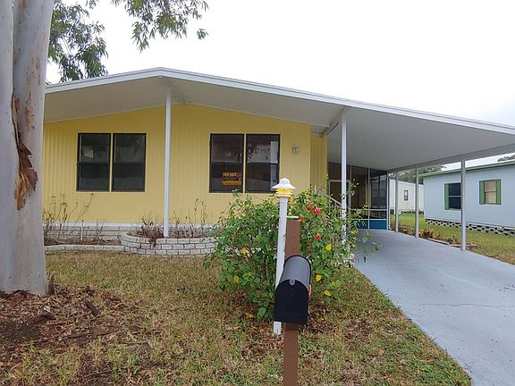 3rd image of 2123 Greenside Dr