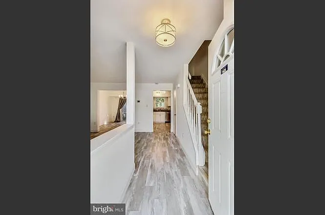 2268 Prince Of Wales Ct — Photo 3