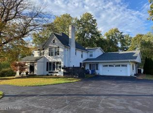 1242 Whites Rd, Kalamazoo, MI 49008