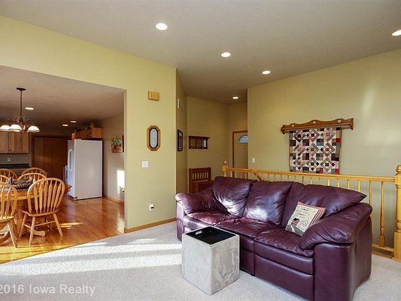4th image of 1504 Apple Dr