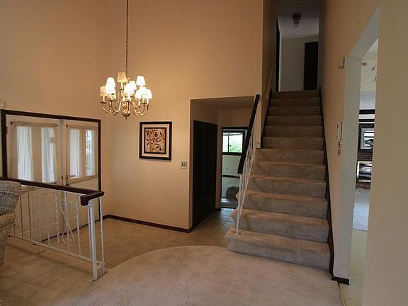 5th image of 32900 Cromwell Dr
