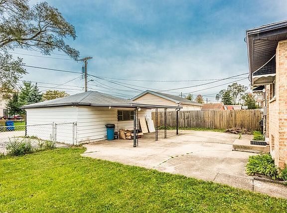 4th image of 310 45th Ave