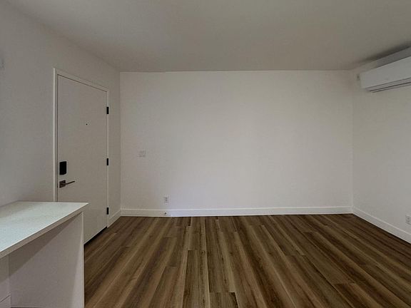 4th image of 3630 Midvale Ave #10