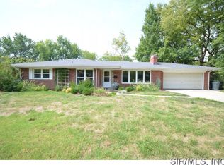 108 Country Club Pl, Belleville, IL 62223