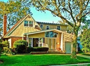 65 Joseph St, New Hyde Park, NY 11040