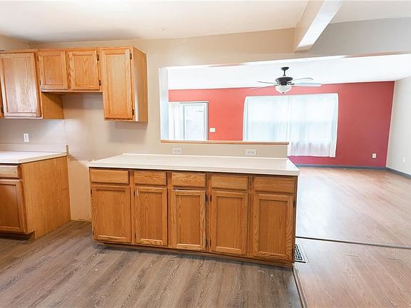 5th image of 733 Saint Lawrence Ave