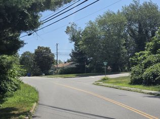 5 Bloomingdale Rd, Waterford, CT 06385