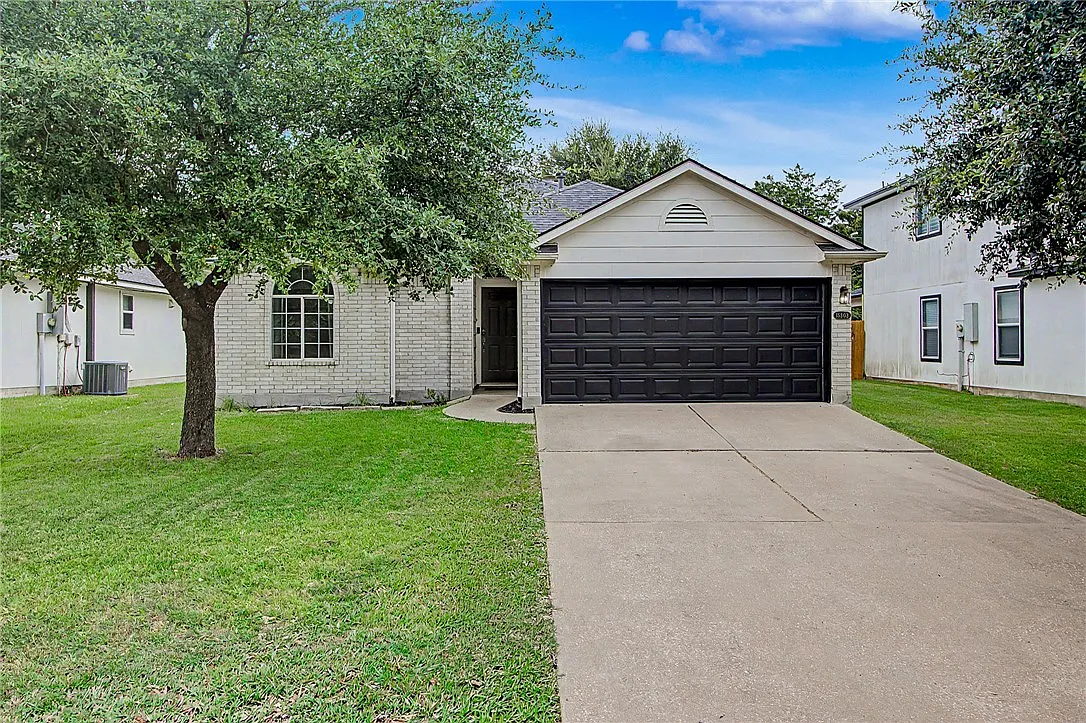 3 bed, 1001 sqft, $1,800 — Photo 1