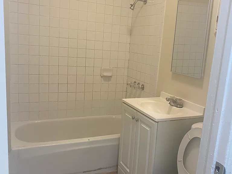 1608 W 35th St #1610-1/2 — Photo 8