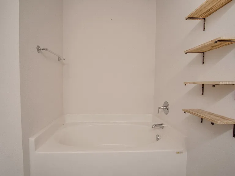 713 Brambling Ct — Photo 16