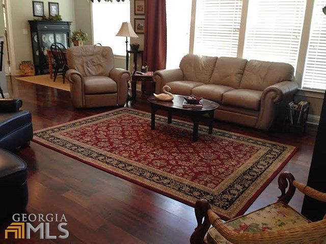 2nd image of 1091 Creekwood Cir