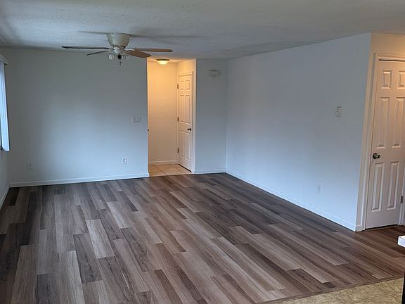 5th image of 3075-3095 NE 7th Ct #3085