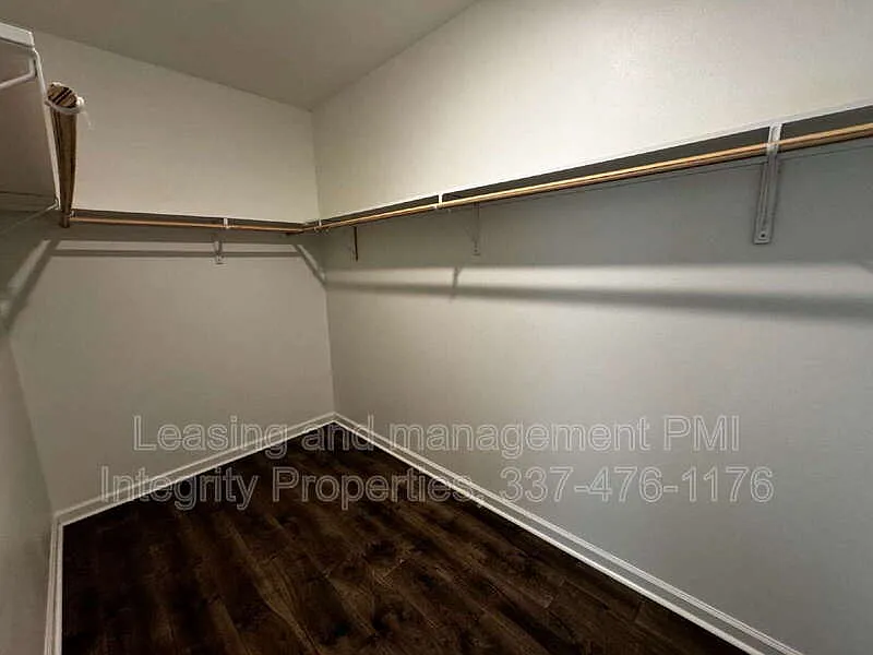 4 bed, 2.0 bath, 1900 sqft, $2,050 — Photo 2